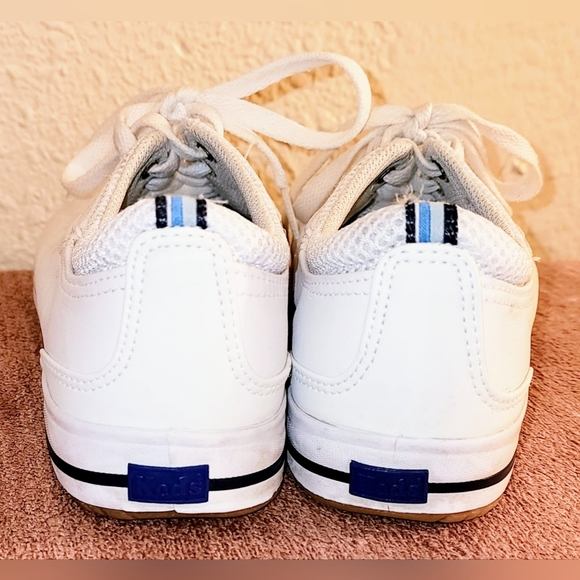 Keds White Leather Structured Low Top Tennis Shoes. These are classic shoes. 8.5 - Picture 8 of 13